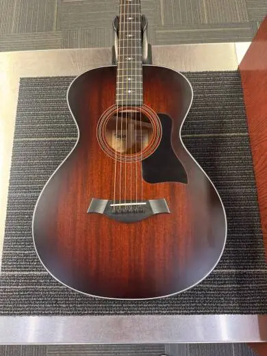 Taylor Guitars - 322E 12FRT VCL